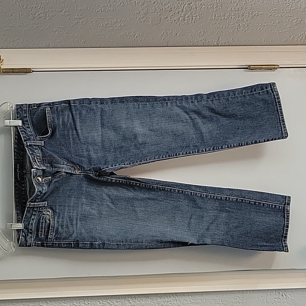 Banana Republic Blue Capris Jeans-like new